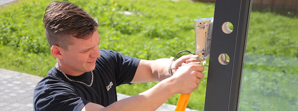 Låsekasse til dør udendørs