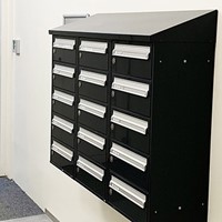 Postkasseanlæg på væg