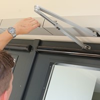 Automatisk dørlukker