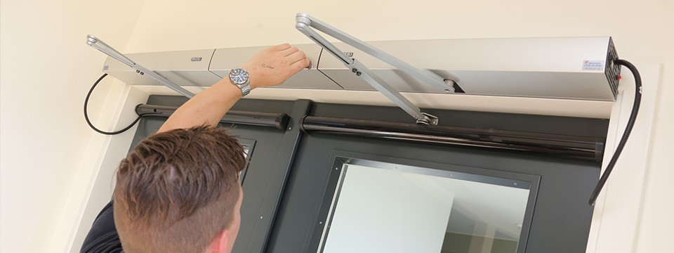 Automatisk dørlukker