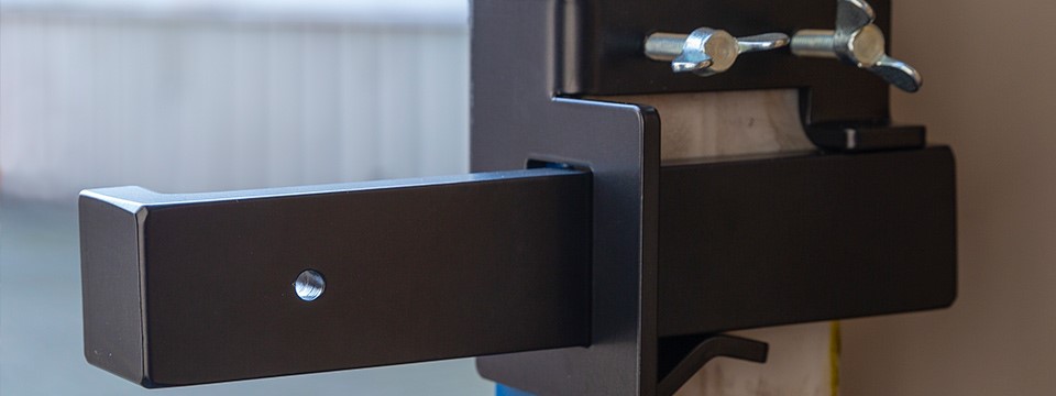 Låsebom til container